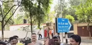 बर्ड फ्लू असर: चिकन-अंडा व्यापारियों का विरोध, विधायक के घर पहुंचकर लगाई गुहार