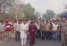 रामनवमी जुलूस में पथराव के बाद पुलिस की बड़ी कार्रवाई, 20 आरोपी गिरफ्तार कर शहर में निकाली परेड