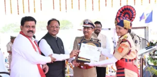 चंदखुरी में पासिंग आउट परेड: 859 प्रशिक्षु बने छत्तीसगढ़ पुलिस का हिस्सा, सीएम साय ने दिलाई सेवा की शपथ