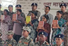 5 नक्सलियों की घर वापसी, लाखों के इनामी कैडर ने किया आत्मसमर्पण