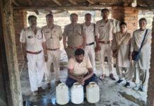 आबकारी विभाग की बड़ी कार्रवाई: 81 हजार रुपये की अवैध महुआ शराब और लाहन जब्त