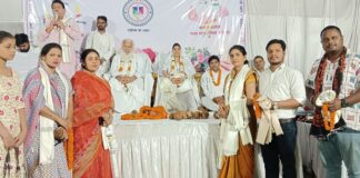 बांकीमोंगरा नगर पालिका अध्यक्ष श्रीमती सोनी विकास झा कबीर भवन में आयोजित संत सम्मेलन में हुईं शामिल