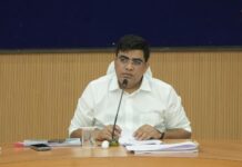 कलेक्टर ने स्वास्थ्य सेवाओं की गुणवत्ता और समयबद्धता सुनिश्चित करने हेतु किया निर्देशित