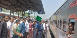 पूर्व महापौर रेणु अग्रवाल ने 40 तीर्थ यात्रियों के जत्थे को हरी झंडी दिखाकर किया रवाना