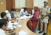 कलेक्टर कुणाल दुदावत ने जनदर्शन में सुनी आमजनों की समस्याएं