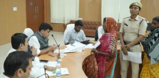 कलेक्टर कुणाल दुदावत ने जनदर्शन में सुनी आमजनों की समस्याएं