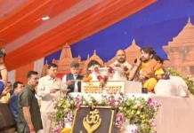 कोरबा में हनुमंत कथा में उमड़ा जनसैलाब, मंत्री लखन लाल देवांगन और भाजपा प्रदेश अध्यक्ष किरण सिंह देव ने लिया आशीर्वाद