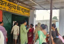 पार्षद नरेंद्र देवांगन ने किया शासकीय उचित मूल्य दुकान का औचक निरीक्षण