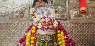 महाकाल नगरी में आस्था का सागर: भस्म आरती के लिए उमड़ी भक्तों की भीड़