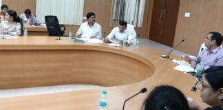 सर्वे कार्य में लापरवाही पर एक राजस्व निरीक्षक और 14 पटवारियों को नोटिस, मासिक समीक्षा बैठक में दिए सख्त निर्देश