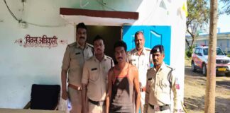 सहेली के साथ शराब पीकर घर लौटी पत्नी, गुस्साए पति ने लाठी से पीटकर कर दी हत्या