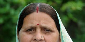 पटना पहुंचते ही राबड़ी देवी का तीखा वार, कहा – नीतीश कुमार की मति हो गई है भ्रष्ट