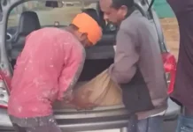 सूरजपुर: मिड-डे मील के चावल को कार में ले जाने का आरोप, ग्रामीणों ने घेरकर रोका वाहन, जांच की मांग