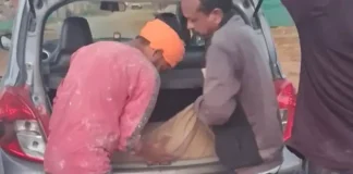 सूरजपुर: मिड-डे मील के चावल को कार में ले जाने का आरोप, ग्रामीणों ने घेरकर रोका वाहन, जांच की मांग