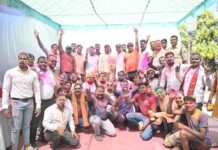 कार्यकर्ताओं और नगरवासियों के साथ होली के रंग में रंगे कैबिनेट मंत्री श्री लखन लाल देवांगन