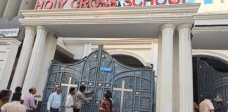 टैक्स बकाया पर निगम की सख्ती: रायपुर में होलीक्रॉस के दो स्कूल सील