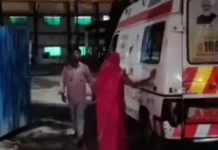 गंभीर घायल मरीज के परिजन से ड्राइवर ने साफ कराई एंबुलेंस, जबरन वसूले पैसे