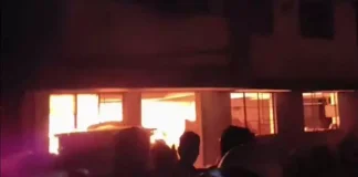 प्लास्टिक फैक्ट्री में भीषण आग, कर्मचारियों को सुरक्षित निकाला गया, भारी नुकसान की आशंका