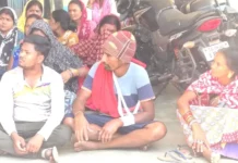 थाने में सफाई कर्मचारी की पिटाई से बवाल, आरक्षक पर कार्रवाई की मांग को लेकर कांग्रेस का प्रदर्शन