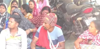 थाने में सफाई कर्मचारी की पिटाई से बवाल, आरक्षक पर कार्रवाई की मांग को लेकर कांग्रेस का प्रदर्शन