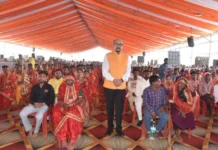 रमेन डेका सामूहिक विवाह समारोह में शामिल, नवदंपतियों को दिए आशीर्वाद और सहायता राशि की घोषणा