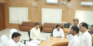 जनदर्शन में कलेक्टर ने सुनी आमजनों की समस्याएं, त्वरित निराकरण के दिए निर्देश