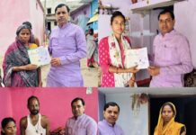 अंत्योदय की भावना को साकार कर रहे निर्विरोध पार्षद नरेंद्र देवांगन: घर-घर पहुंचकर जरूरतमंदों को सौंपे राशन कार्ड