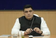 खराब ट्रांसफार्मर नहीं बदलने पर कलेक्टर ने सब इंजीनियर पर कार्यवाही के दिए निर्देश