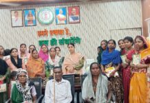 बांकीमोंगरा नगर पालिका अध्यक्ष श्रीमती झा ने बांटे राशन कार्ड, 24 परिवारों के चेहरे पर लौटी मुस्कान