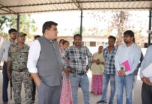 कलेक्टर ने माखनपुर में जर्जर भवन तोड़ने के दिए निर्देश, अपूर्ण निर्माण कार्य पर होगी कार्रवाई