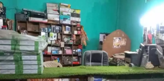 मोबाइल दुकान पर देर रात डेटोनेटर से हमला, संचालक घायल — पुरानी रंजिश की आशंका