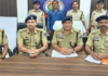 नशे के खिलाफ पुलिस की बड़ी कार्रवाई, 4 आरोपी गिरफ्तार, गांजा-शराब और नकदी जब्त