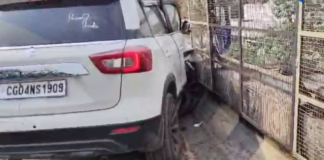 ओवरब्रिज पर तेज रफ्तार का कहर: दो कारों की भिड़ंत, बच्चा घायल, लगा लंबा जाम