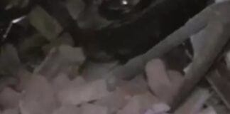 KORBA: मकान की दीवार गिरी, सो रहा परिवार मलबे में दबा — पति-पत्नी व बच्चा गंभीर घायल