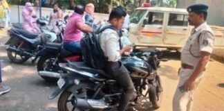 सड़क सुरक्षा को लेकर प्रशासन ने कड़ा रुख अपनाते हुए आज से कलेक्टोरेट परिसर में हेलमेट और सीट बेल्ट को किया अनिवार्य