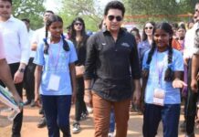 बस्तर पहुंचे सचिन तेंदुलकर, CM साय बोले — बदलते बस्तर की मजबूत पहचान