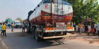 भीषण सड़क हादसा: हाइवा और टैंकर की टक्कर, दोनों चालक गंभीर