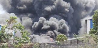 प्लास्टिक फैक्ट्री में भीषण आग, धुएं से दहशत का माहौल