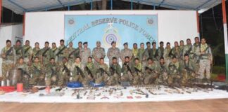 सुरक्षाबलों की बड़ी कार्रवाई: जंगल से हथियार-विस्फोटक से भरे दो नक्सली डंप बरामद