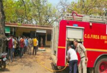 बंदरों की उछलकूद से शॉर्ट सर्किट, जिला सहकारी बैंक में लगी आग — दस्तावेज और सिस्टम जलकर खाक