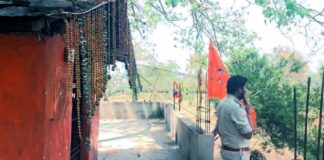 हनुमान मंदिर में चोरी, चांदी का मुकुट ले उड़े चोर