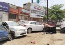 देर रात शराबियों का तांडव, स्कार्पियो से 10 वाहनों में तोड़फोड़, चौकीदार की जान पर हमला