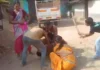 मानसिक रूप से अस्वस्थ युवक की बेरहमी से पिटाई: रस्सी से बांधकर डंडे से पीटा, वीडियो वायरल