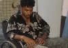 बदमाश गिरफ्तार: भागते वक्त गिरा, पैर-घुटने में चोट; पुलिस ने व्हीलचेयर से पहुंचाया अस्पताल