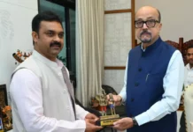 केंद्रीय ग्रामीण विकास राज्यमंत्री कमलेश पासवान ने राज्यपाल रमेन डेका से की मुलाकात