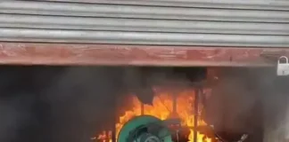 पुलिस की तत्परता से टला बड़ा हादसा: टक्कर के बाद हाईवा में फंसे चालकों को सुरक्षित निकाला