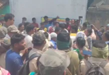 बवाल: अतिक्रमण हटाने पहुंची टीम पर ग्रामीणों का हमला, डिप्टी डायरेक्टर से धक्का-मुक्की