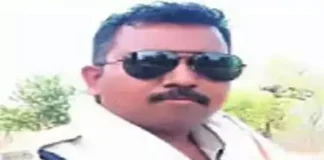 रात्रि गश्त के दौरान दर्दनाक हादसा: तेज रफ्तार पिकअप ने पुलिस बाइक को मारी टक्कर, प्रधान आरक्षक की मौत