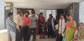KORBA: संडे ड्यूटी विवाद पर एनसीएच कर्मियों का हंगामा, काम बंद कर जताया विरोध