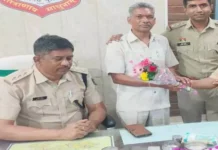 मॉर्निंग वॉक में मिला लाखों का बैग, पत्रकार ने पेश की ईमानदारी की मिसाल